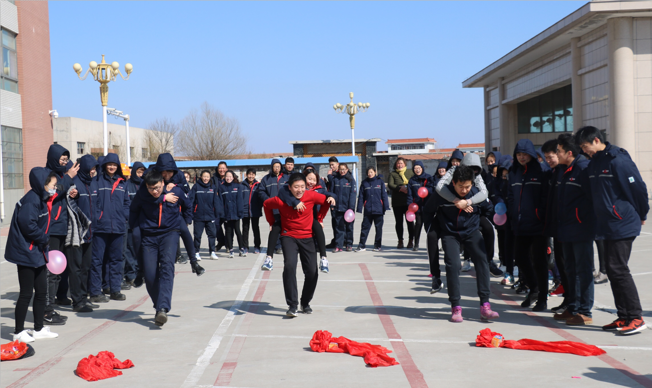 “铿锵玫瑰 魅力巾帼” 三八妇女节趣味运动会