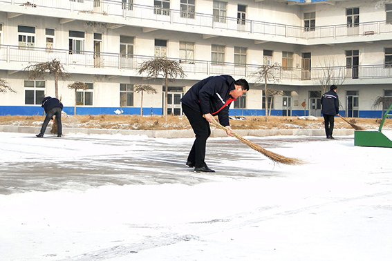 利源新能源集团开展义务扫雪活动